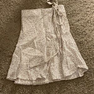 Floral brandy Melville wrap skirt